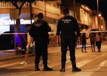 Varios agentes de la Guardia Civil controlan los accesos durante una manifestación no autorizada y promovida por grupos de ultraderecha en redes sociales, a 15 de julio de 2025, en Torre Pacheco, Murcia (España).Edu Botella - Europa Press