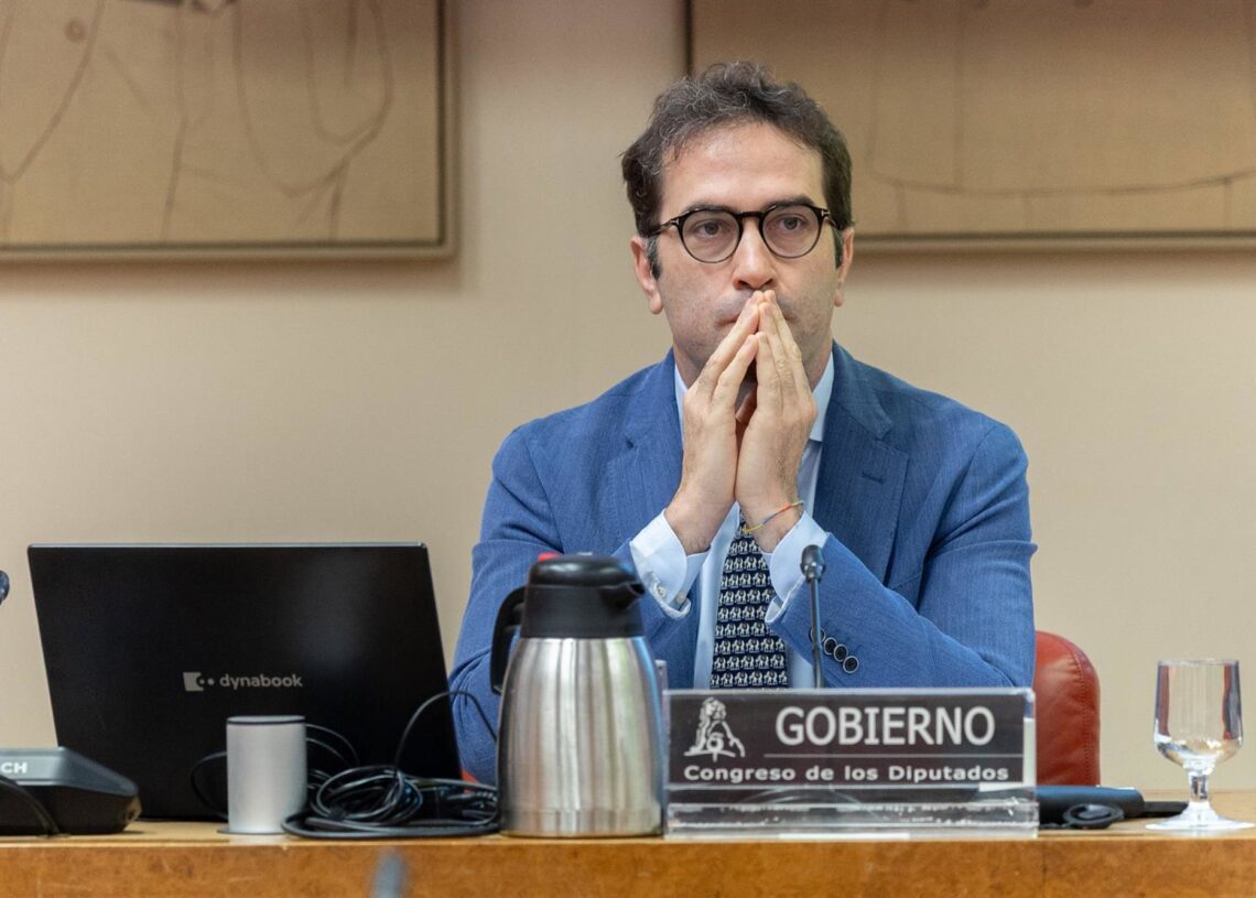 El ministro de Economía, Comercio y Empresa, Carlos Cuerpo, comparece ante la Comisión de Economía, Comercio y Transformación Digital, en el Congreso de los Diputados, a 21 de julio de 2025, en Madrid (España). Cuerpo ha informado sobre el Plan de RespuesEduardo Parra - Europa Press