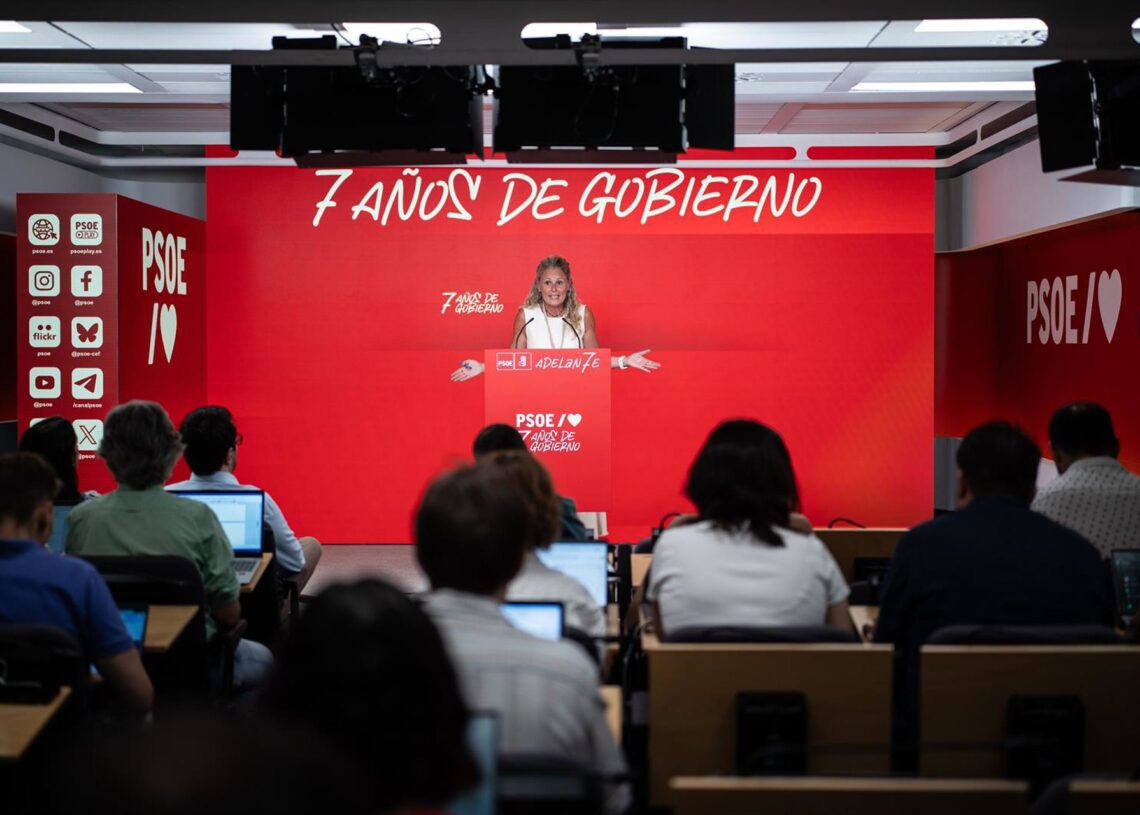 La portavoz del PSOE, Montse Mínguez, durante una rueda de prensa posterior a la reunión de la CEF-PSOE en la sede de Ferraz, a 7 de julio de 2025, en Madrid (España). Alejandro Martínez Vélez - Europa Press