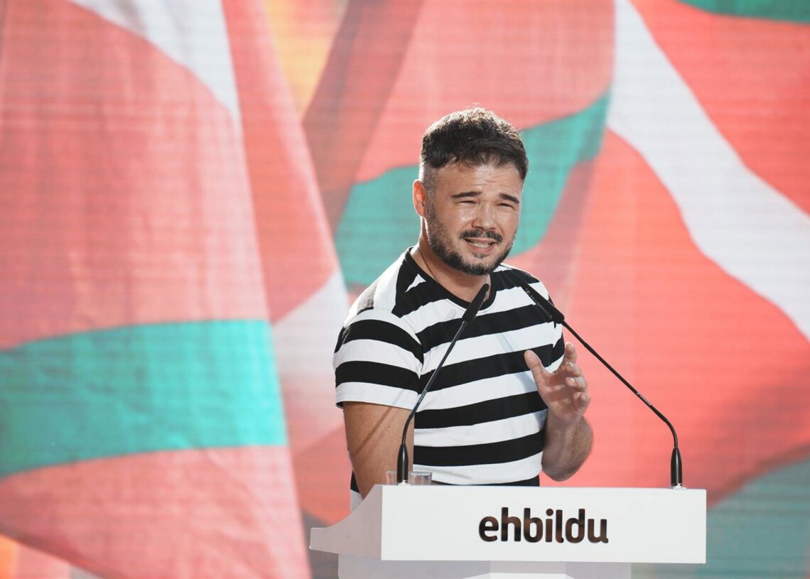 Archivo - El candidato al Congreso de ERC, Gabriel Rufián, durante un acto político de EH Bildu y ERC.H.Bilbao - Europa Press - Archivo