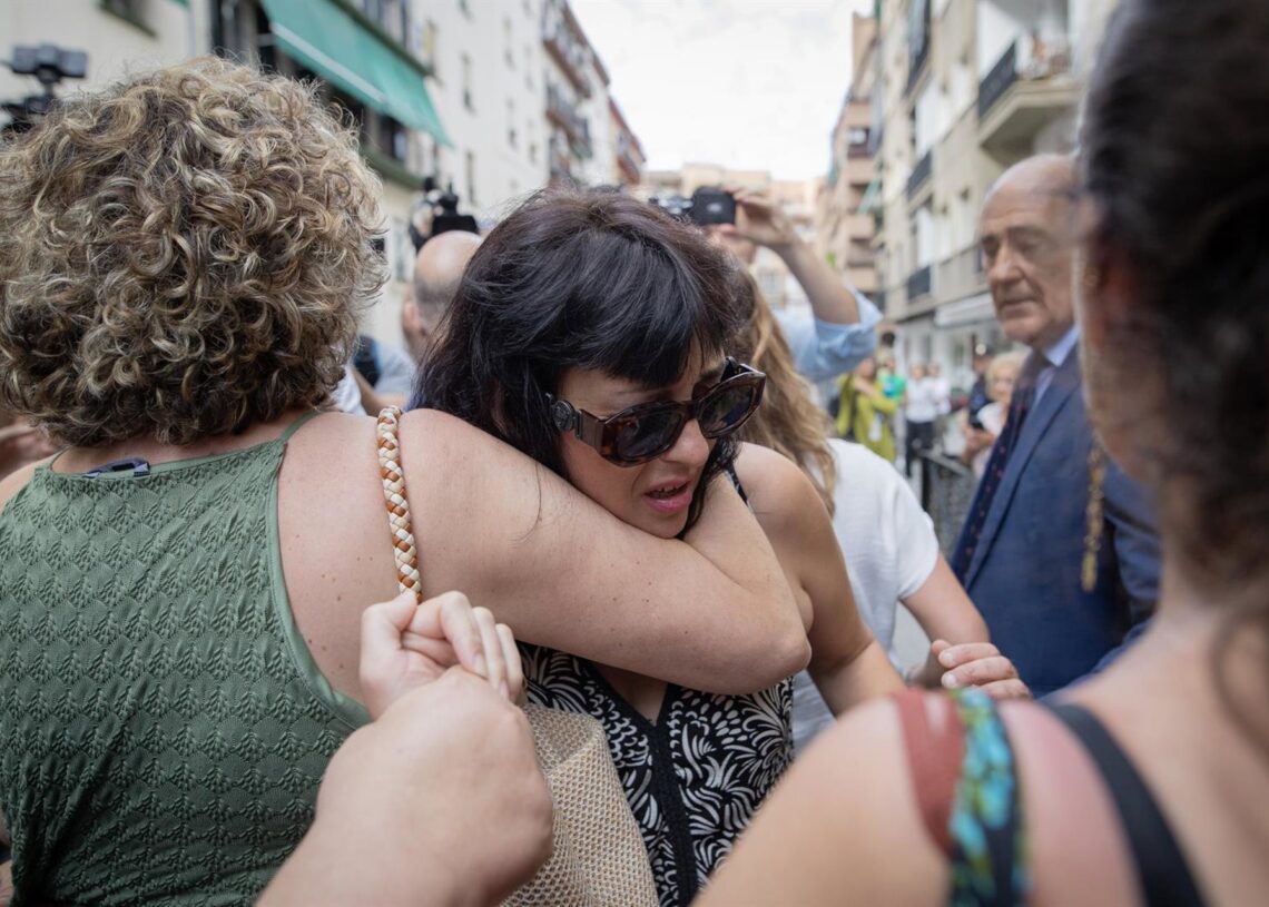 Llegada de Juana Rivas con su hijo menor al punto de encuentro familiarAntonio L Juárez - Europa Press