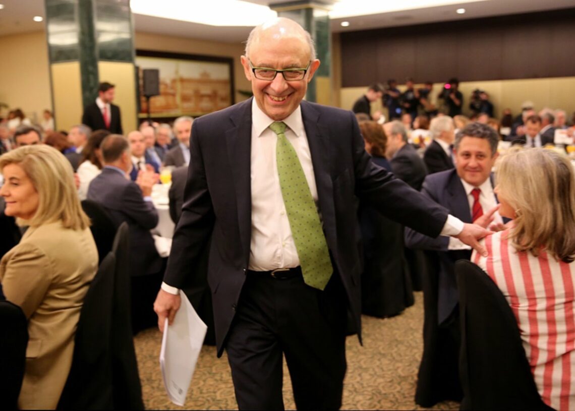 Archivo - El ministro de Hacienda, Cristóbal Montoro, interviene en una nueva edición de 'El Ágora' de elEconomistaEUROPA PRESS - Archivo