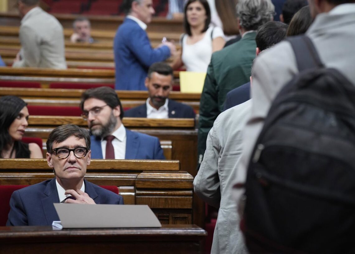 Archivo - El president del Govern, Salvador Illa, durante una sesión plenaria, en el Parlament de Catalunya, a 22 de julio de 2025, en Barcelona, Catalunya (España).David Zorrakino - Europa Press