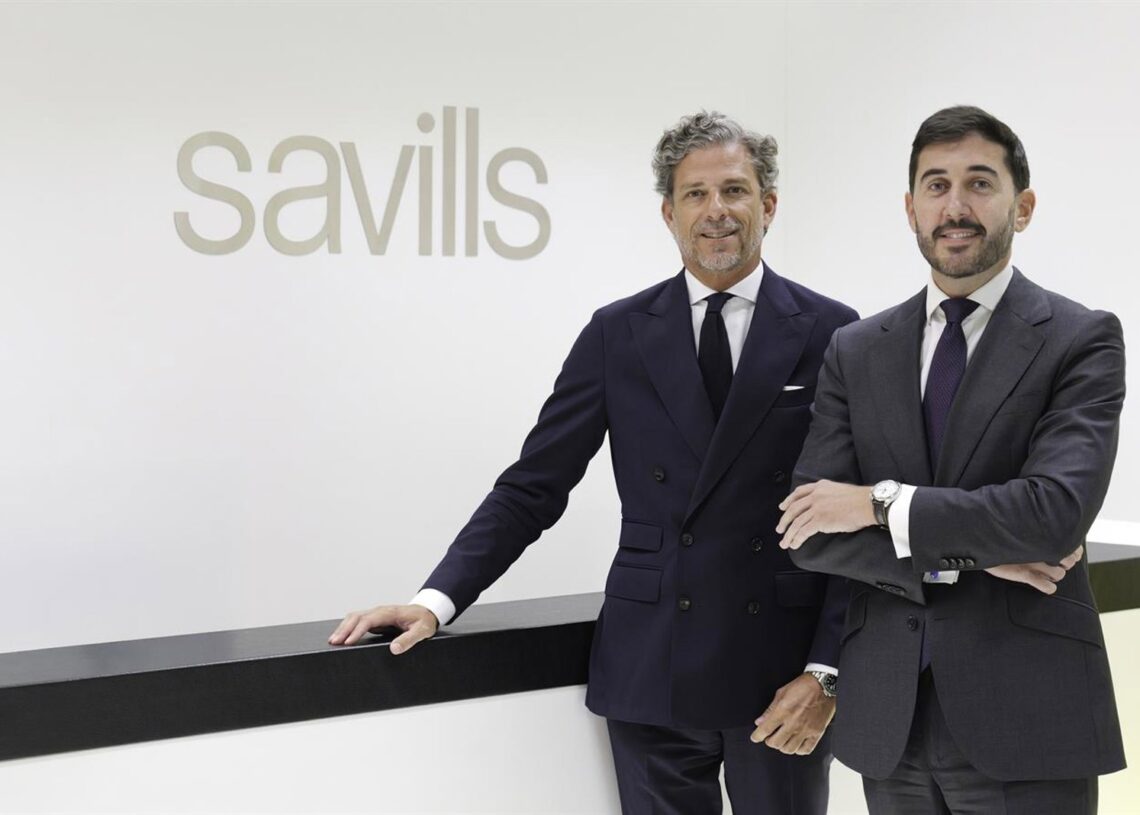 Fotografía de izquierda a derecha: Alejandro Campoy, director general de Savills España y Julen Souto, director nacional de Corporate Finance en España.SAVILLS