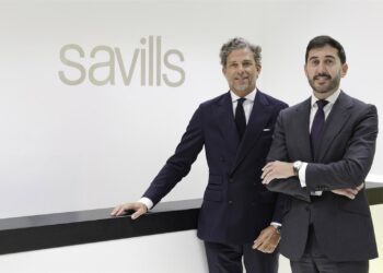 Fotografía de izquierda a derecha: Alejandro Campoy, director general de Savills España y Julen Souto, director nacional de Corporate Finance en España.SAVILLS