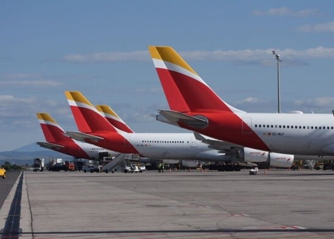 El Grupo Iberia operará 2.557 vuelos y transportará a más de 340.000 pasajeros durante el puente del 25 de julio.EL GRUPO IBERIA