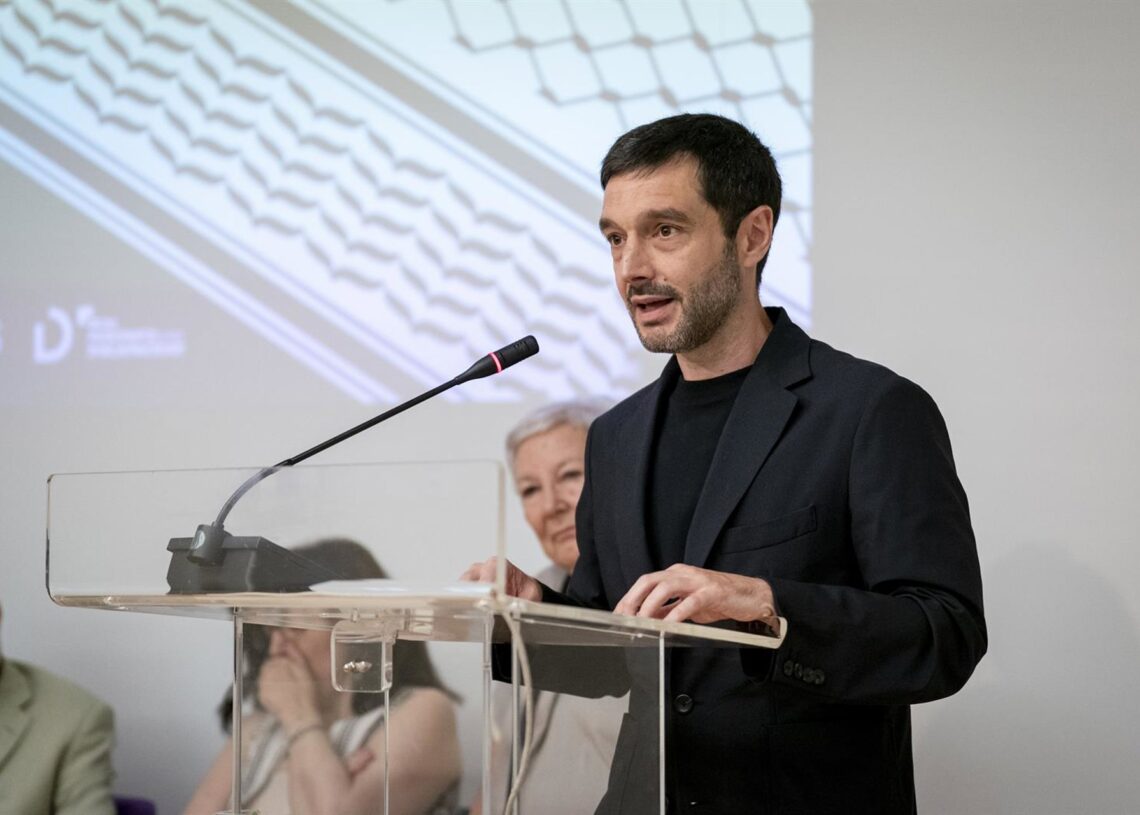 El ministro de Derechos Sociales, Consumo y Agenda 2030, Pablo Bustinduy, durante el acto ‘Alianzas y acciones ante el genocidio en Palestina’, en la Casa Árabe de Madrid, a 23 de julio de 2025, en Madrid (España).A. Pérez Meca - Europa Press