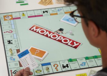 Archivo - Juego de mesa MonopolyHASBRO - Archivo