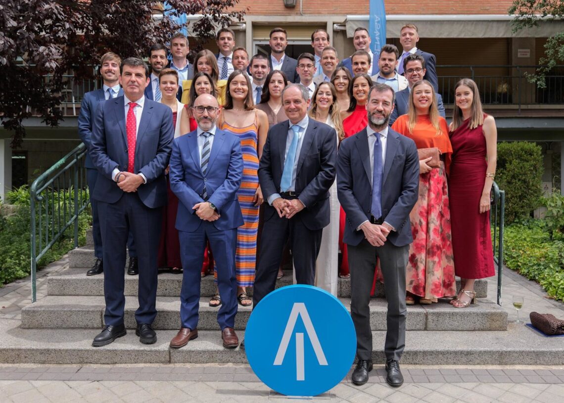 Una nueva promoción de controladores formados en Senasa se incorporará a Enaire tras completar su formación inicial.ENAIRE