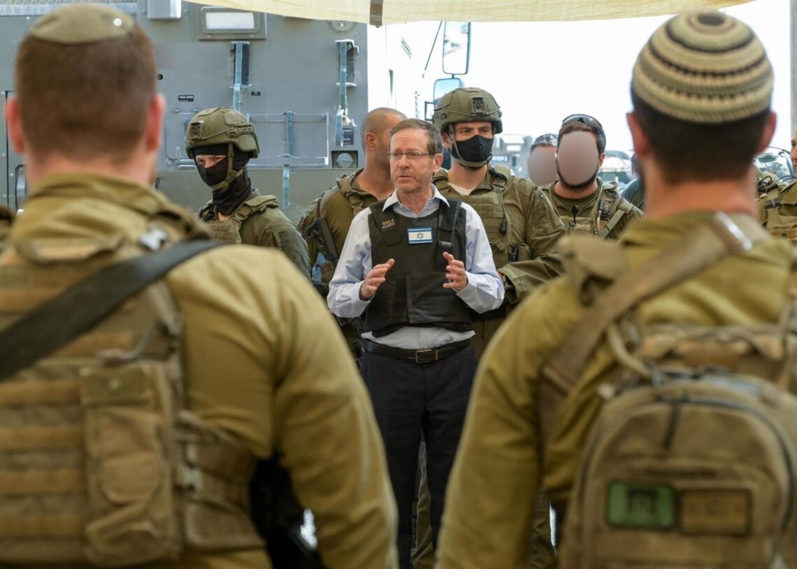 El presidente de Israel, Isaac Herzog, visita la Franja de Gaza por primera vez desde los ataques del 7 de octubreMAAYAN TOAF / GPO