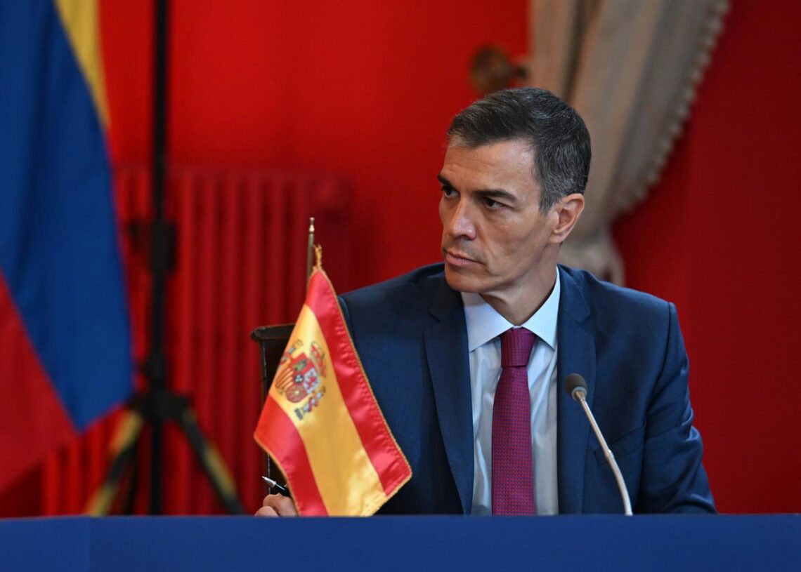 El presidente del Gobierno, Pedro Sánchez, durante la 'Reunión de Alto Nivel, Democracia siempre', en el Palacio de la Moneda, a 21 de julio de 2025, en Santiago de Chile (Chile).Pool Moncloa/Borja Puig de la Bellacasa