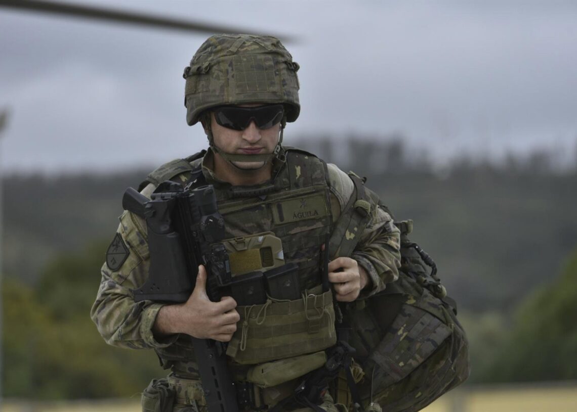 Archivo - Un militar durante un ejercicio, a 21 de marzo de 2024, en Ceuta (España).Antonio Sempere - Europa Press - Archivo