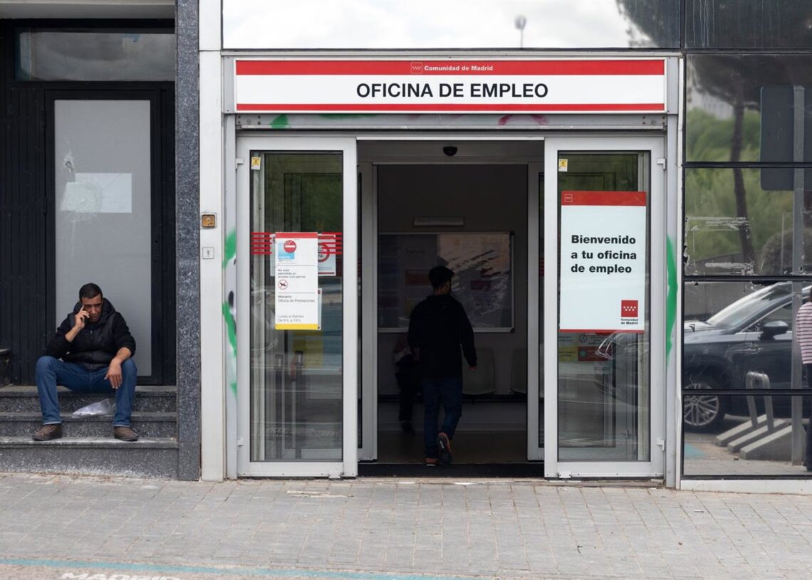 Archivo - Entrada a una oficina del SEPE.Eduardo Parra - Europa Press - Archivo