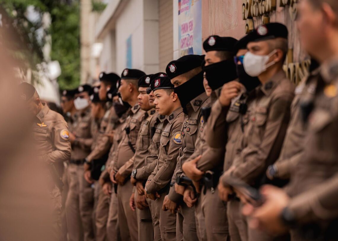 Policías de Tailandia frente a la Embajada de Camboya en Bangkok durante una protesta por las tensiones en la frontera común (archivo)Europa Press/Contacto/Ploy Phutpheng