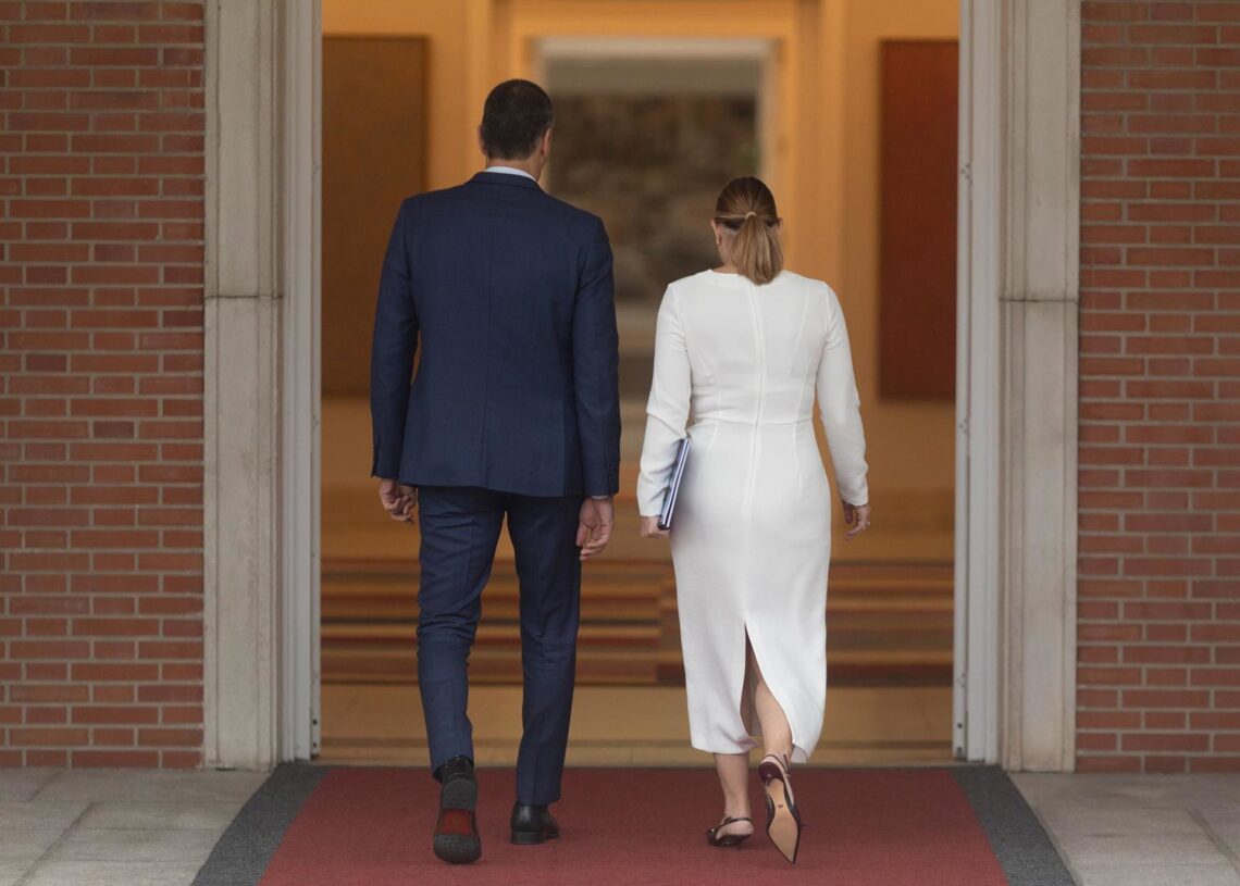 Archivo - El presidente del Gobierno, Pedro Sánchez, mantiene un encuentro con la presidenta del Govern balear, Marga Prohens.Eduardo Parra - Europa Press - Archivo