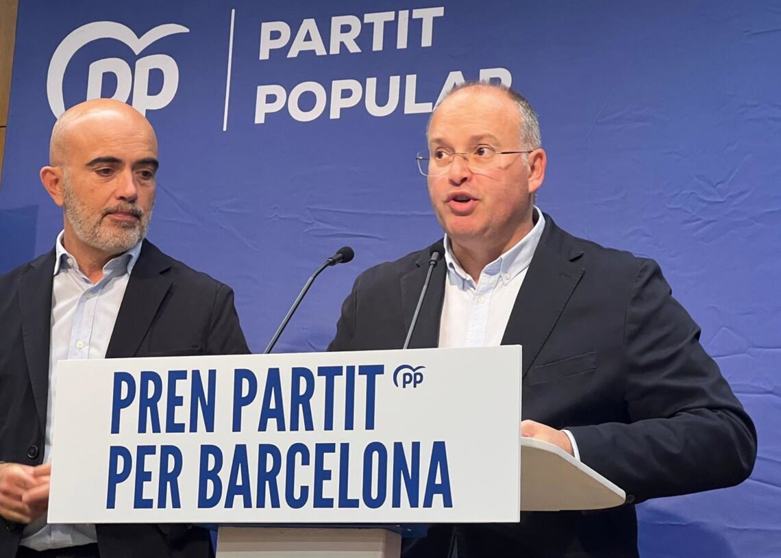 El secretario general del PP, Miguel Tellado (i) junto al líder del PP catalán, Daniel Sirera (d)EUROPA PRESS