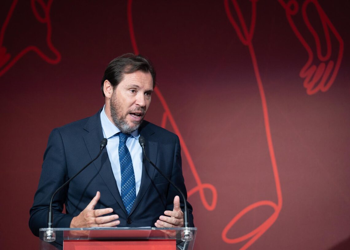 Archivo - El ministro de Transportes y Movilidad Sostenible, Óscar Puente, interviene durante la inauguración del Salón Internacional de la Logística (SIL), en la Fira de de Barcelona Montjuïc, a 5 de junio de 2024, en Barcelona, Catalunya (España)David Zorrakino - Europa Press - Archivo