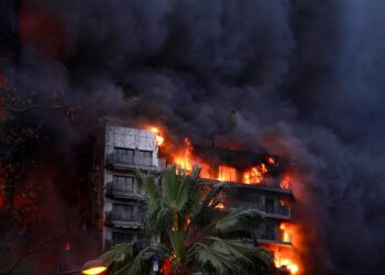 Archivo - Imagen de archivo del incendio de Campanar.Eduardo Manzana - Europa Press - Archivo