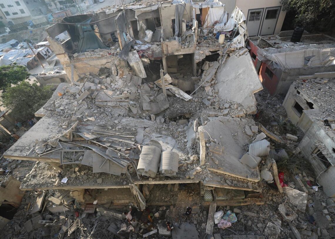 Un edificio destrozado tras un ataque israelí en ciudad de GazaOmar Ashtawy / Zuma Press / ContactoPhoto