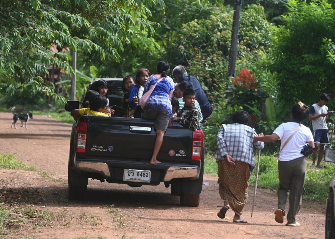 Tailandese residentes en la provincia de Surin, fronteriza con Camboya, evacúan la región para protegerse de los enfrentamientos entre las Fuerzas Armadas de ambos paísesEuropa Press/Contacto/Sun Weitong