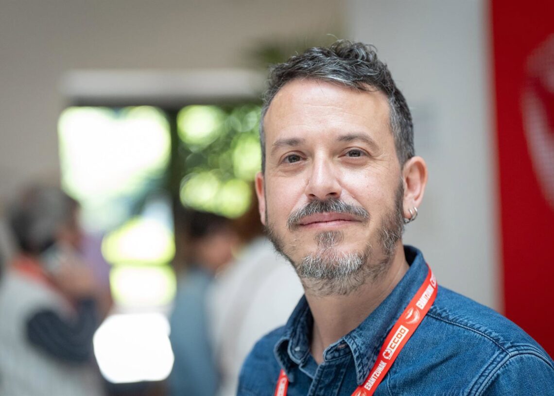 Archivo - El candidato a revalidar la secretaria general de CCOO Euskadi, Santi Martínez, durante el XIII Congreso Confederal de CCOO Euskadi, en el Palacio de Congresos Europa, a 16 de mayo de 2025, en Vitoria-GasteizIñaki Berasaluce - Europa Press - Archivo