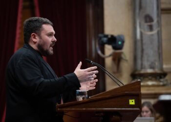 Archivo - El diputado de los Comuns en el Parlament, Andrés García Berrio, en el pleno de este martesDAVID ZORRAKINO - EUROPA PRESS - Archivo