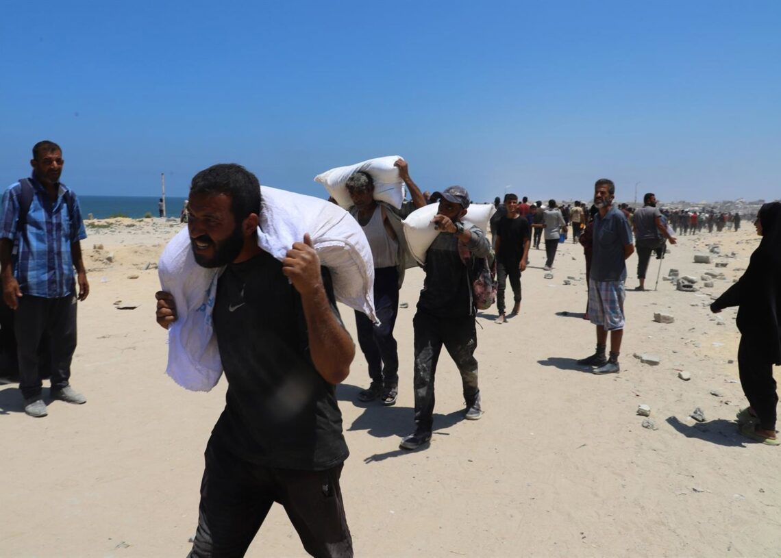 Imagen de distribución de ayuda en la Franja de Gaza Europa Press/Contacto/Abdullah Abu Al-Khair