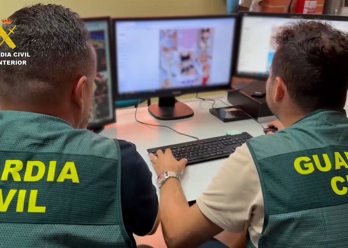 En total 16 menores han denunciado la utilización de su imagen modificada por IA tanto en redes sociales como en una web.GUARDIA CIVIL