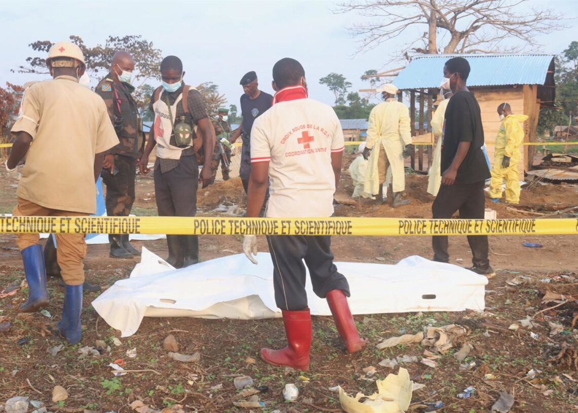 Archivo - Imagen de archivo de los servicios de emergencias tras un ataque de las ADF en el este de República Democrática del CongoEuropa Press/Contacto/STRINGER - Archivo