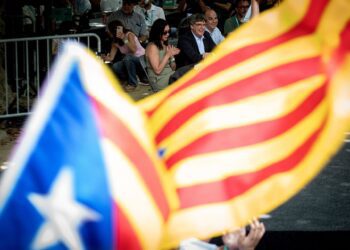 Puigdemont junto a su mujer antes del discursoGLÒRIA SÁNCHEZ - EUROPA PRESS