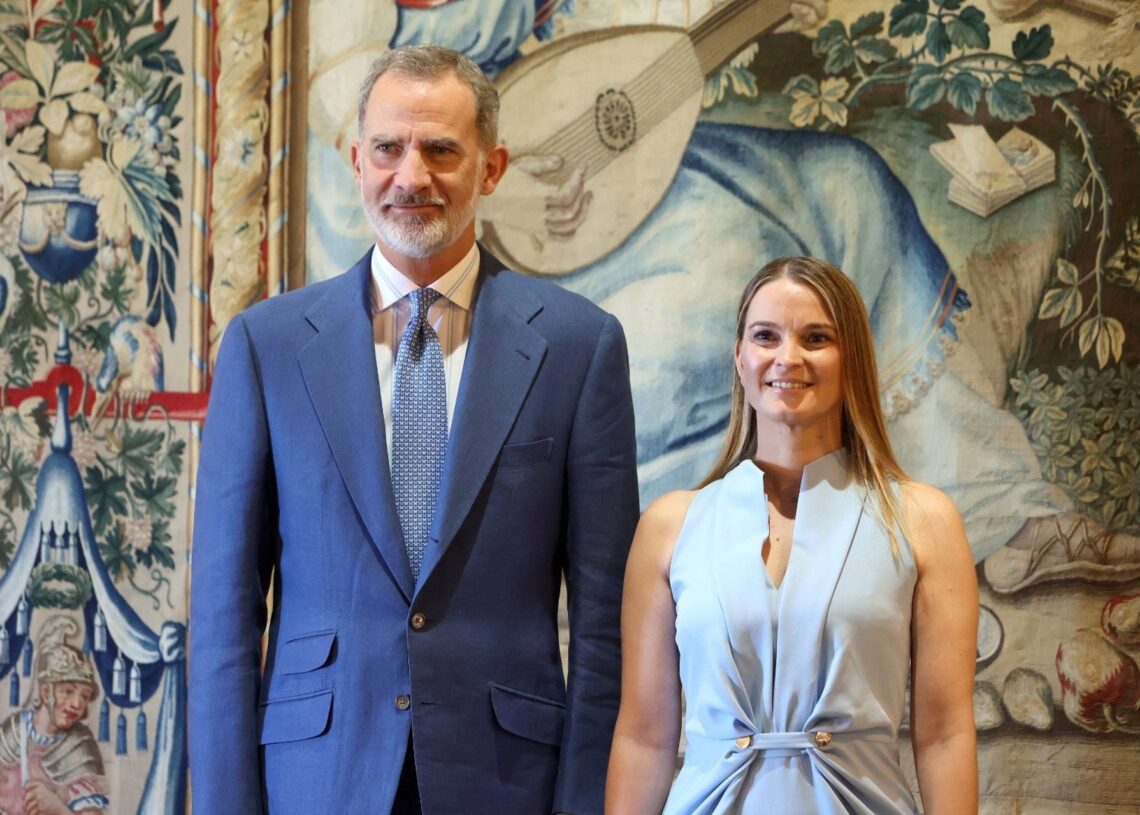 Archivo - El Rey Felipe VI y la presidenta del Govern, Marga Prohens.ISAAC BUJ - EUROPA PRESS - Archivo