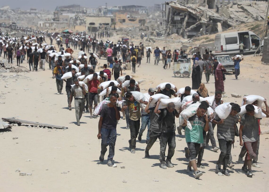 Imagen de archivo de recogida de ayuda humanitaria en Gaza Europa Press/Contacto/Omar Ashtawy