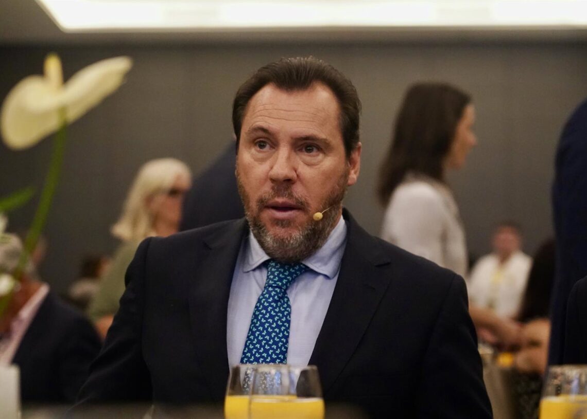 Óscar Puente participa en un encuentro-coloquio 'El Futuro de las infraestructuras en Málaga' organizado por Diario Sur. A 24 de julio de 2025, en Málaga (Andalucía, España).Álex Zea - Europa Press