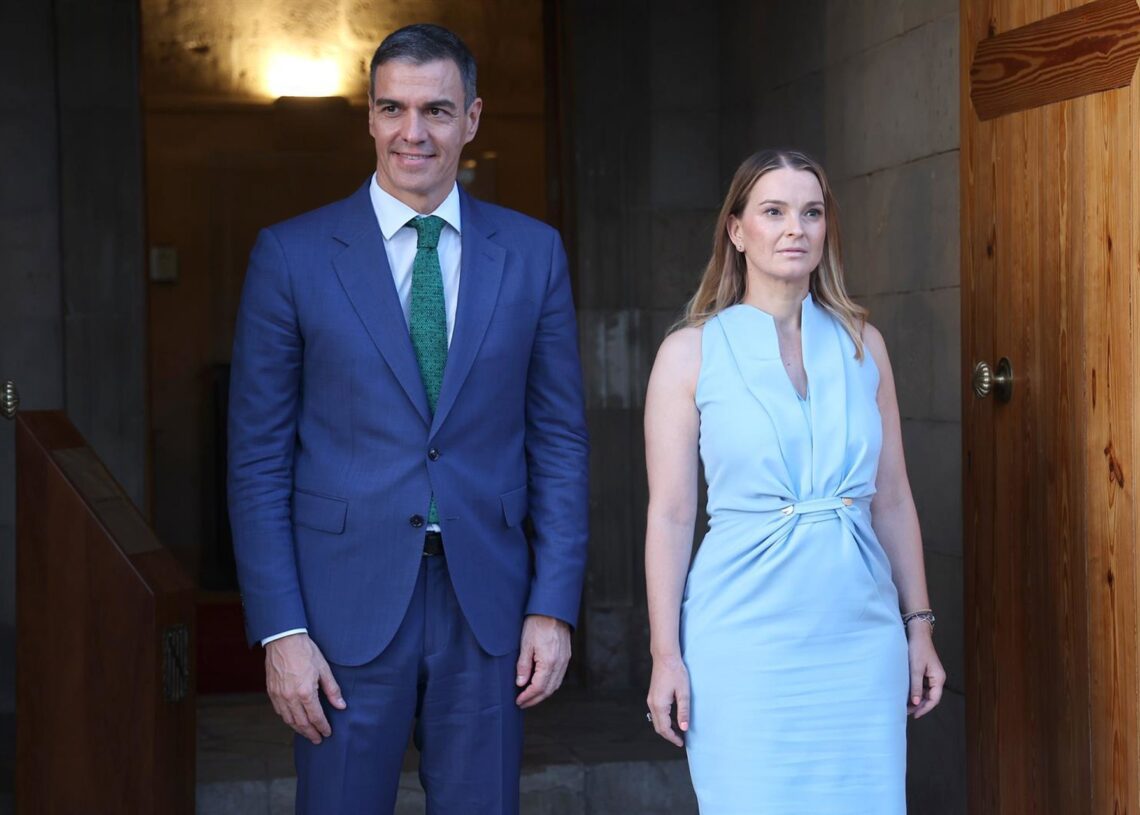 Archivo - El presidente del Gobierno, Pedro Sánchez, reunido por primera vez con la presidenta del Govern, Marga Prohens, en Consolat de Mar, a 30 de julio de 2024Isaac Buj - Europa Press - Archivo
