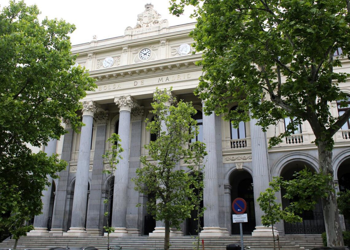 Archivo - Exterior del Palacio de la Bolsa, a 13 de mayo de 2021, en Madrid (España).Cézaro De Luca - Europa Press - Archivo