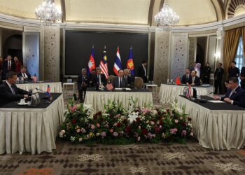 Delegaciones de Tailandia y Camboya en la cumbre que acoge Malasia para alcanzar un alto el fuego.Europa Press/Contacto/Cheng Yiheng
