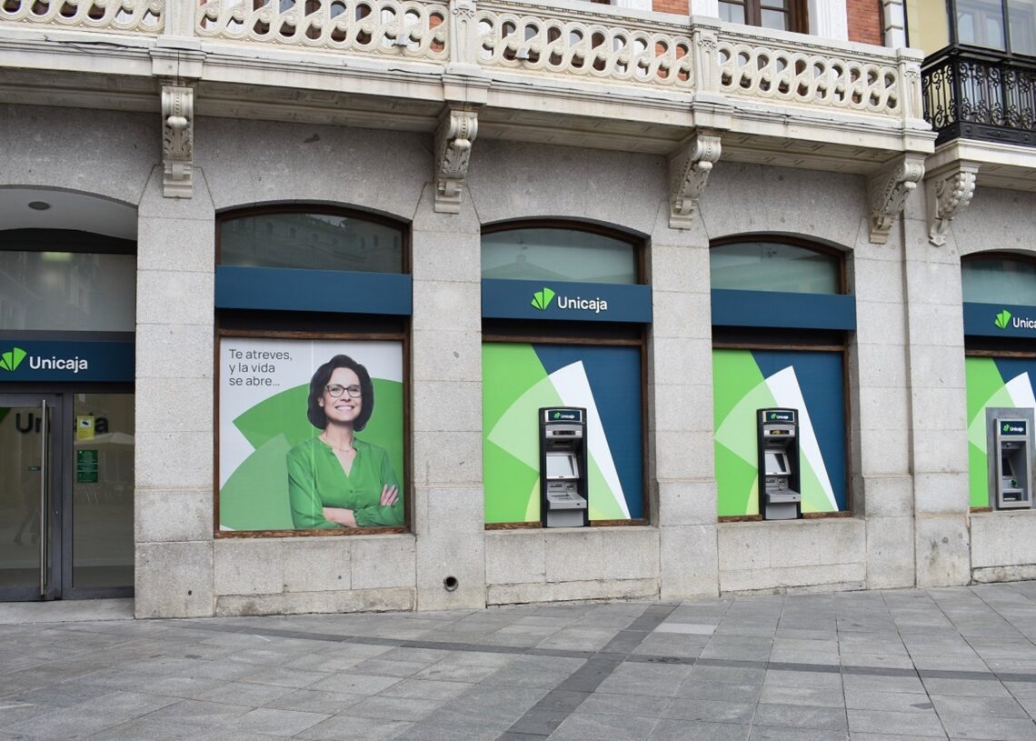 Archivo - Una oficina de Unicaja.UNICAJA - Archivo