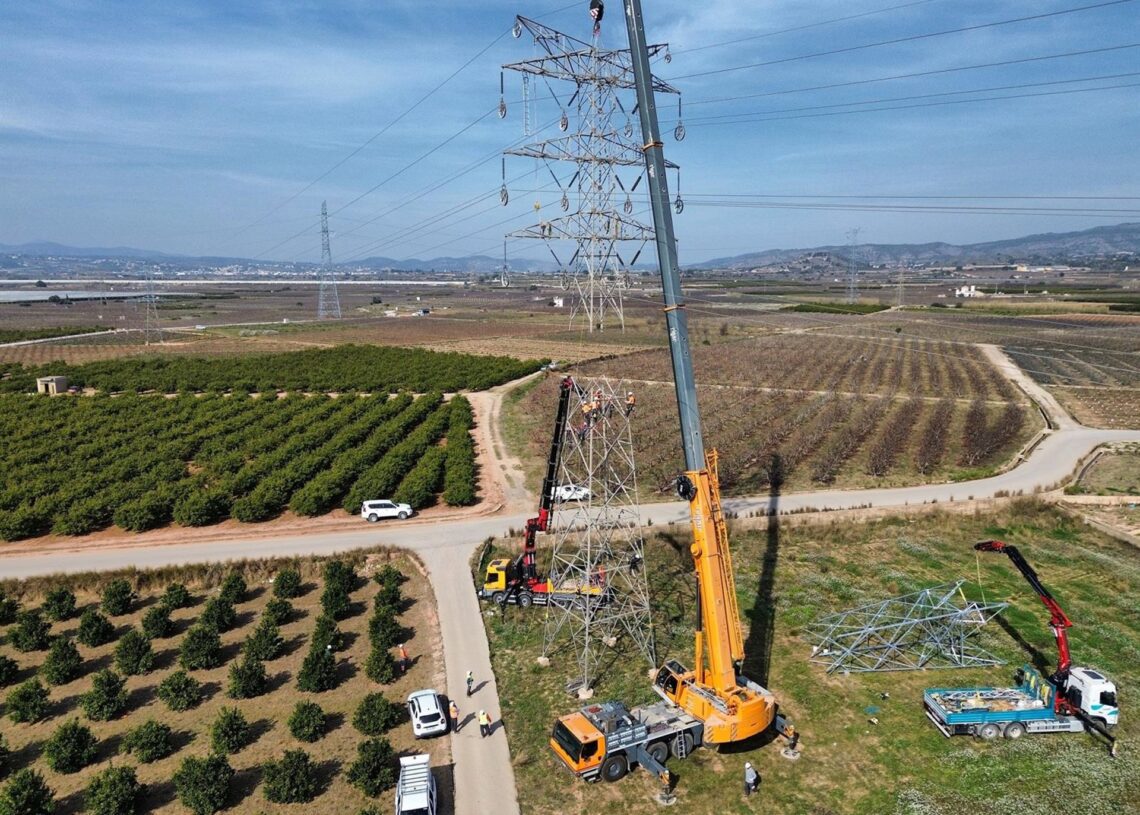 Archivo - Iberdrola avanza en el rediseño de la red afectada por la dana y renueva y limpia más de 150 centros de transformaciónIBERDROLA - Archivo