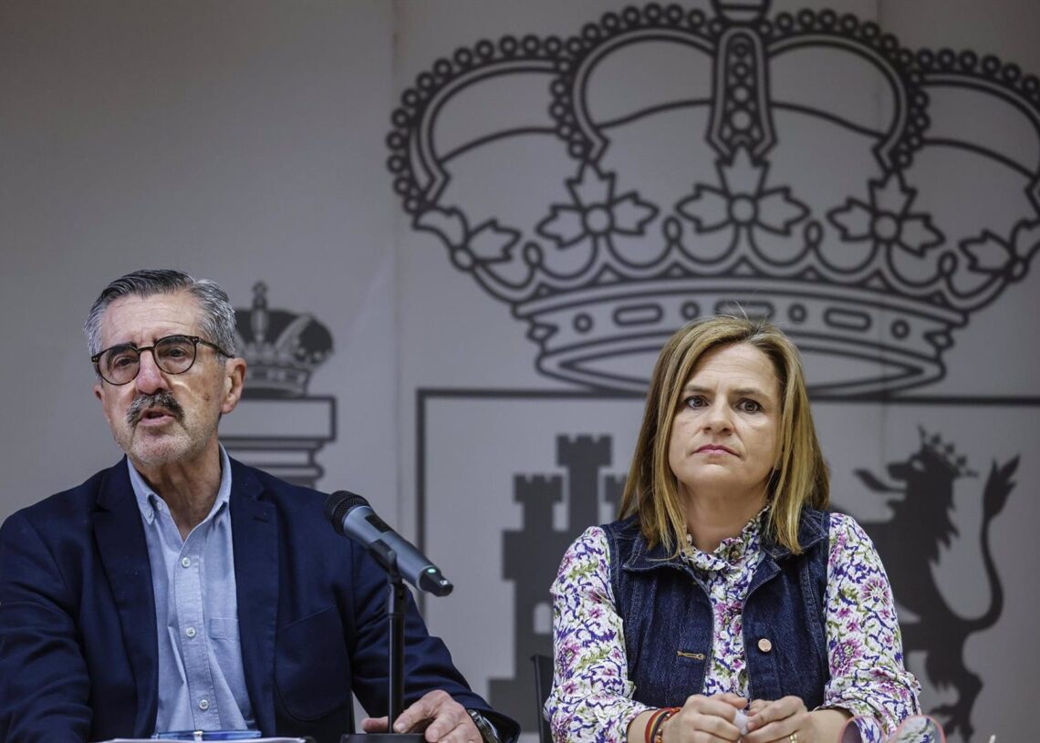 Archivo - La delegada del Gobierno en la Comunitat Valenciana, Pilar Bernabé, acompañada por el comisionado del Gobierno para la reconstrucción, José María Ángel, ofrece declaraciones en la Delegación del Gobierno, a 6 de mayo de 2025.Rober Solsona - Europa Press - Archivo