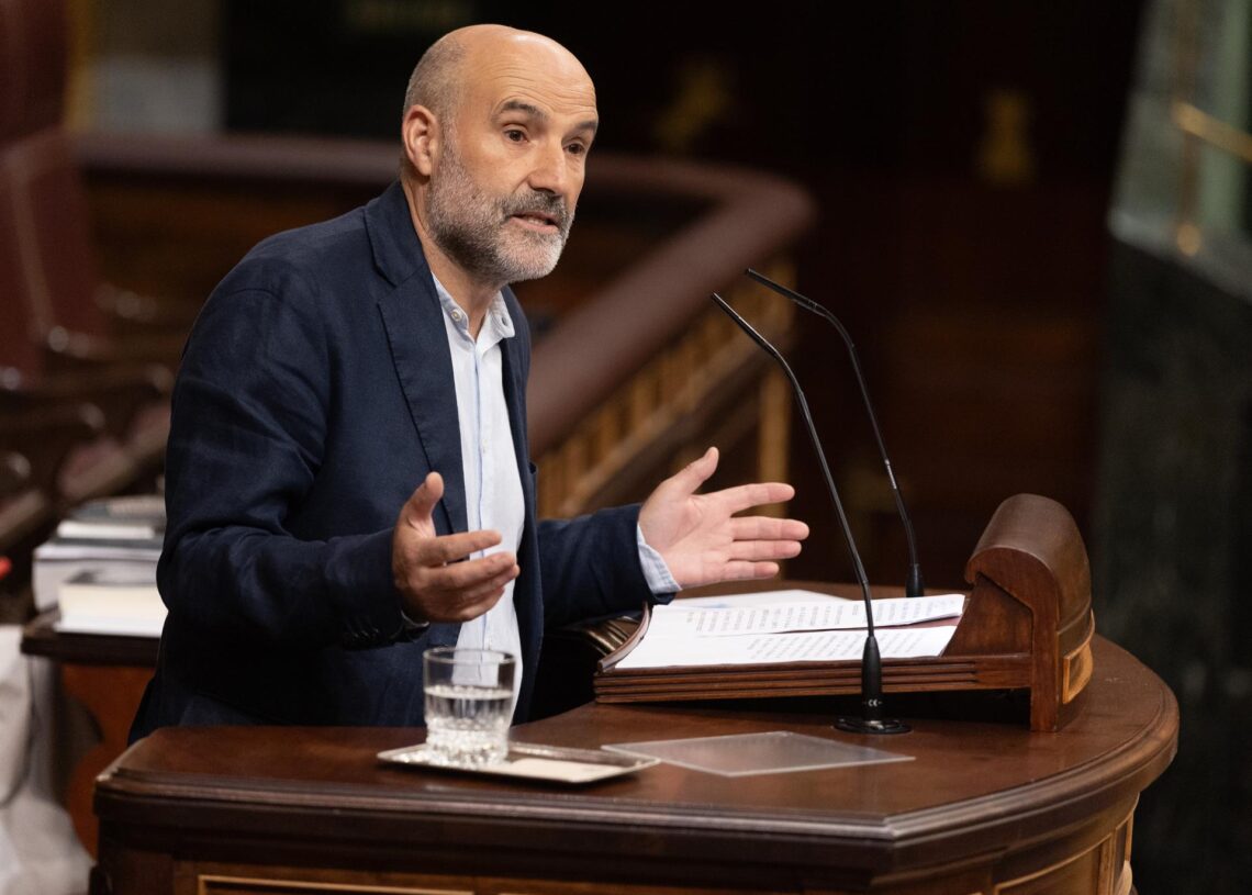 El diputado del BNG Néstor Rego durante una sesión plenaria extraordinaria, en el Congreso de los Diputados, a 22 de julio de 2025, en Madrid (España). Eduardo Parra - Europa Press