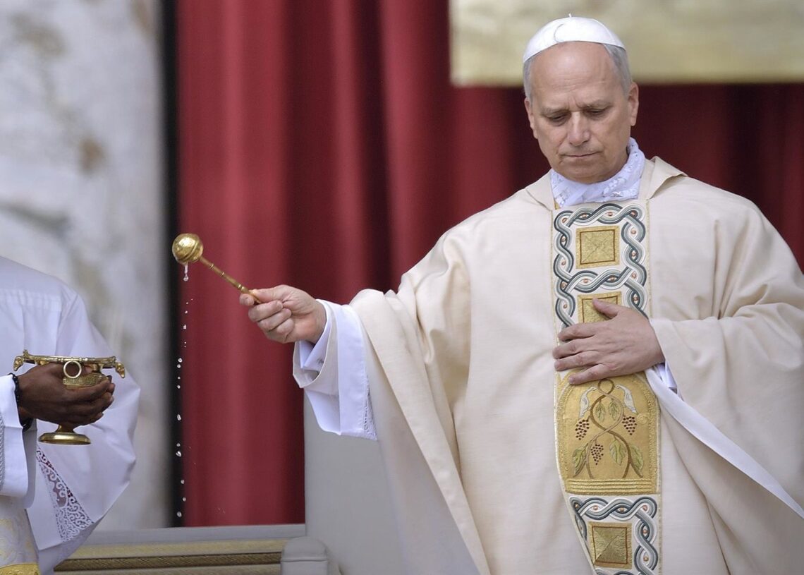 Archivo - El Papa León XIV durante la misa de inicio de su Pontificado, en la plaza de San Pedro, en la plaza de San Pedro, a 17 de mayo de 2025, en Ciudad del Vaticano. Con esta ceremonia se marca el inicio del ministerio petrino del estadounidense RoberStefano Spaziani - Europa Press - Archivo
