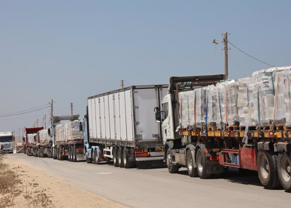 Camiones cargados con ayuda humanitaria esperan en Israel a entrar en la Franja de Gaza Europa Press/Contacto/Gil Cohen Magen