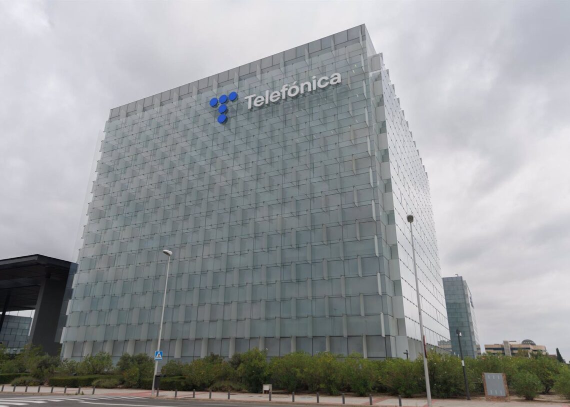 Archivo - Exterior de la sede de Telefónica, en el ensanche de Las Tablas, en el distrito de Fuencarral-El Pardo, a 6 de septiembre de 2023, en Madrid (España). Eduardo Parra - Europa Press - Archivo