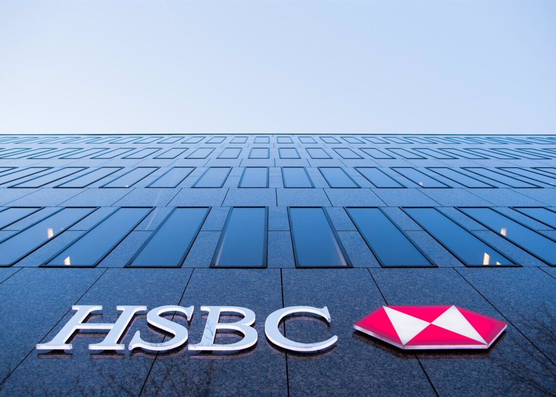 Archivo - FILED - 13 February 2017, Duesseldorf: A general view of the fascade of the HSBC bank branch in Duesseldorf. Photo: Rolf Vennenbernd/dpaRolf Vennenbernd/dpa - Archivo