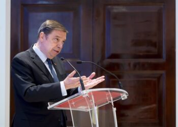 El ministro de Agricultura, Pesca y Alimentación, Luis Planas, clausura el acto de presentación de los convenios suscritos entre el ministerio y distintas organizaciones del sector pesquero para fomentar el consumo de pescado, mariscos y conservas, en el Alberto Ortega - Europa Press