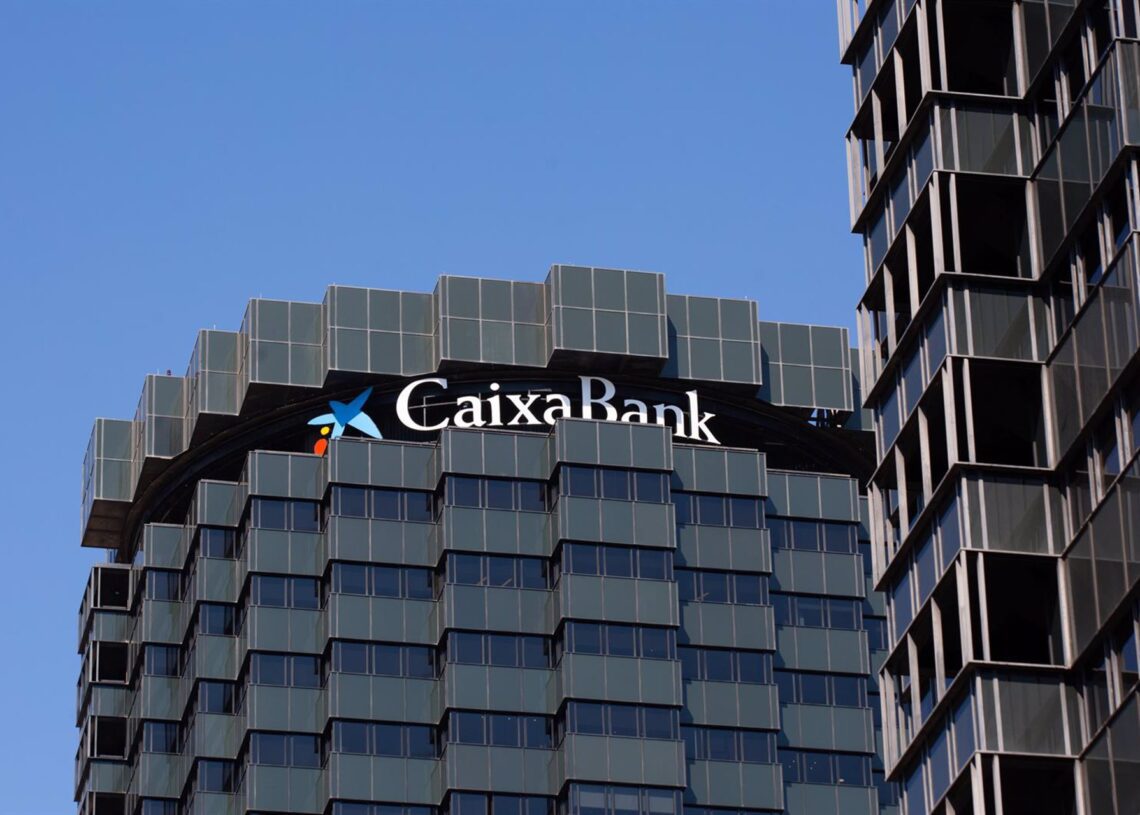 Archivo - Fachada de la sede de CaixaBank en la Avenida Diagonal de Barcelona.David Zorrakino - Europa Press - Archivo