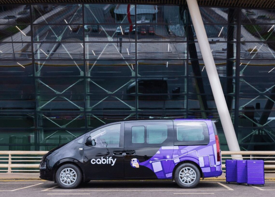 Minibús de Cabify en el aeropuerto de Santiago de ChileCABIFY