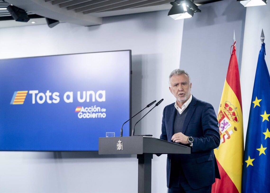 Archivo - El ministro de Política Territorial y Memoria Democrática, Ángel Víctor Torres, ofrece una rueda de prensa tras la reunión del Comité de crisis para el seguimiento de los efectos de la DANA, en el Palacio de la Moncloa, a 10 de noviembre de 2024A. Pérez Meca - Europa Press - Archivo