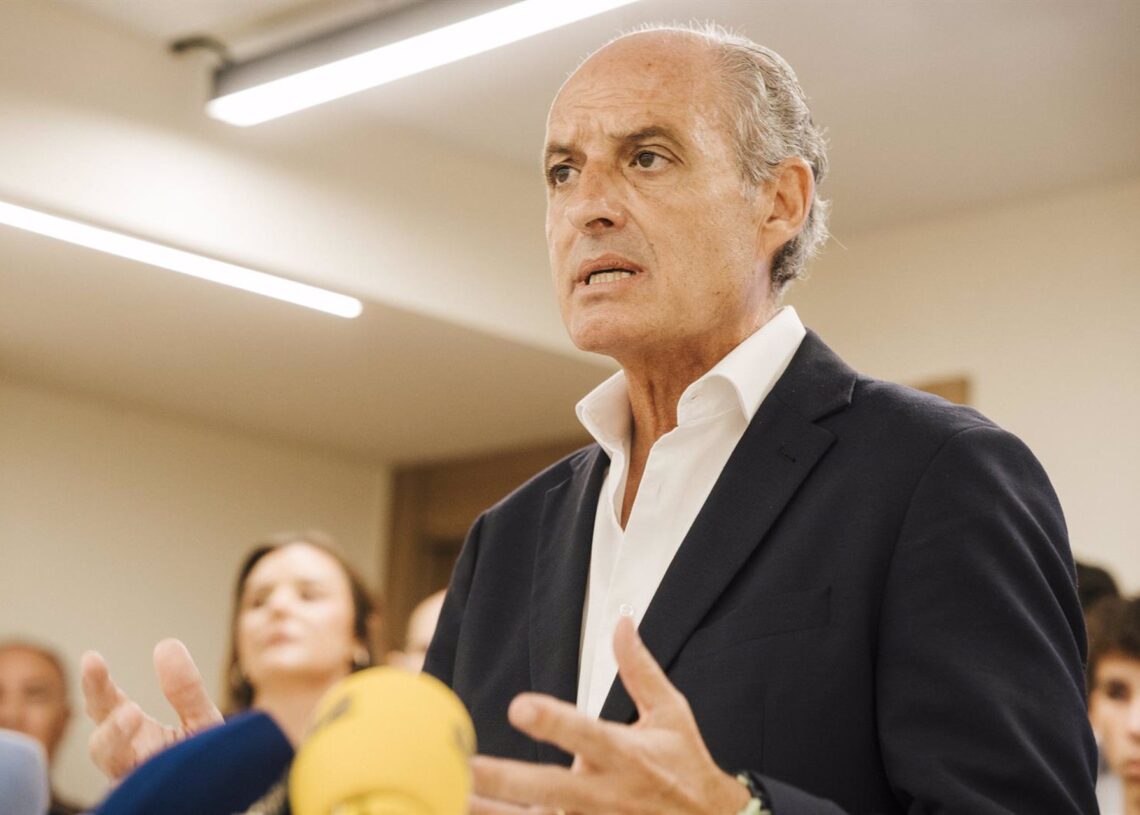 El 'expresident' de la Generalitat y del PPCV, Francisco Camps, durante la presentación del equipo con el que quiere volver a liderar el partido a nivel autonómico este miércoles en la ciudad de AlicanteRoberto Plaza - Europa Press
