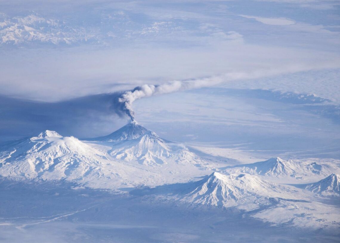 Archivo - Imagen del volcán Kliuchevskoi, en Rusia.Europa Press/Contacto/Nasa - Archivo